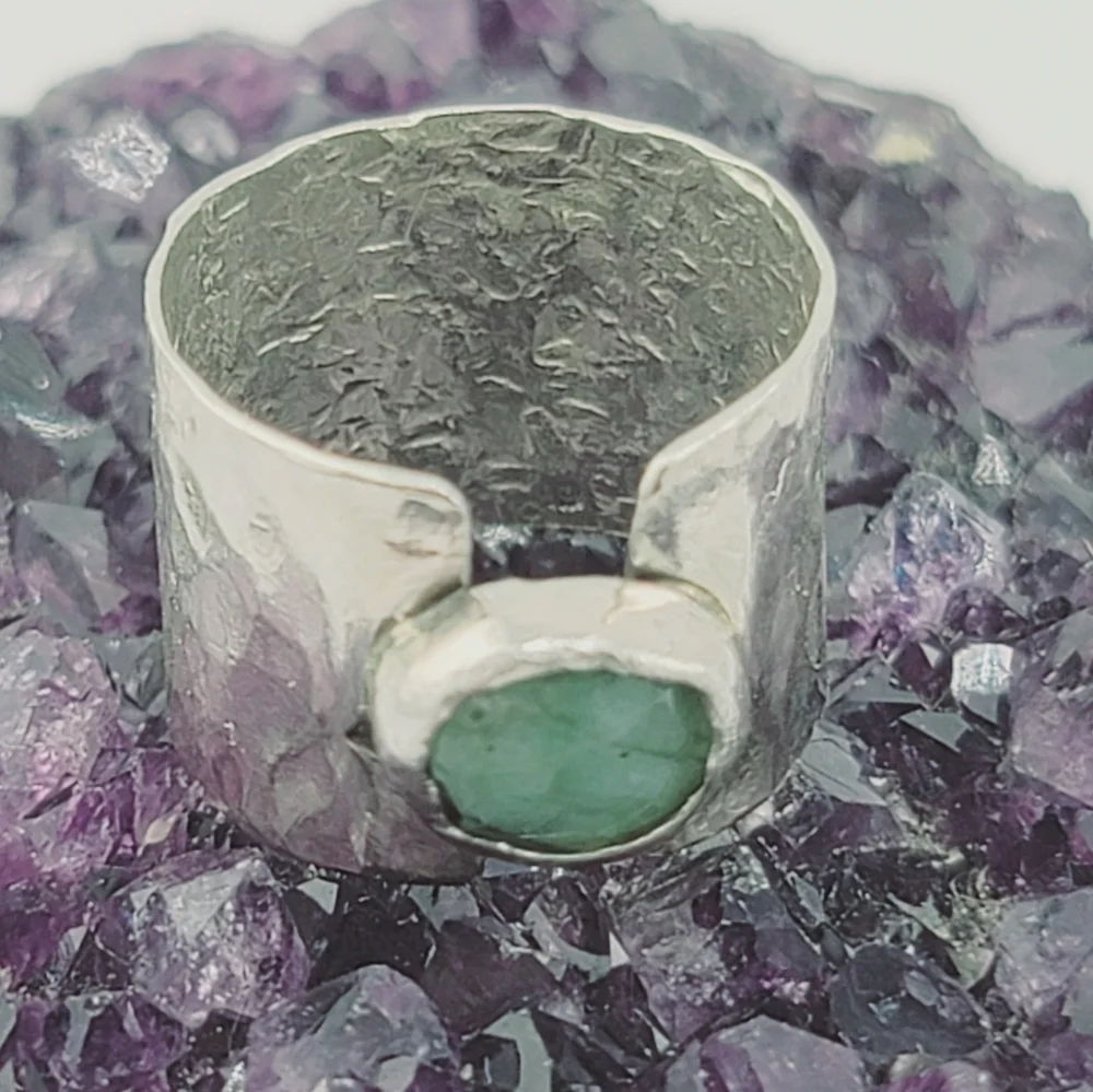 EMERALD GEMSTONE IN STERLING SILVER METAL SIZE 6 - Picture 5 of 7
